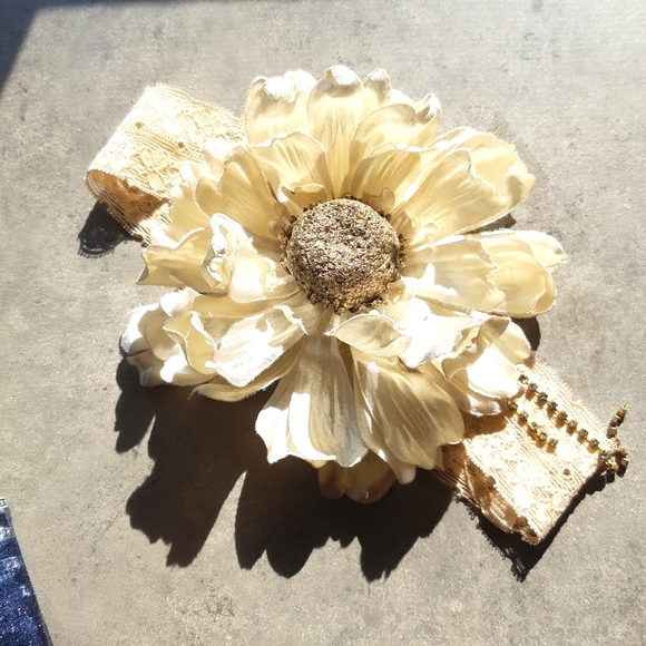 Gorgeous Lace Headband with Flower - Picture 1 of 4